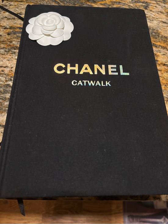 CHANEL Other - CHANEL Catwalk and Manolo Blahnik The Drawings